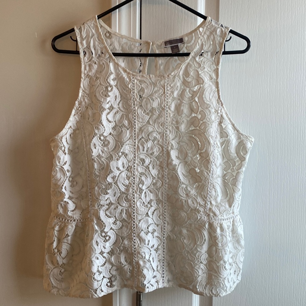 White lace sleeveless blouse
